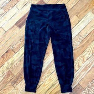 Lululemon Align Joggers in Black camo size 12